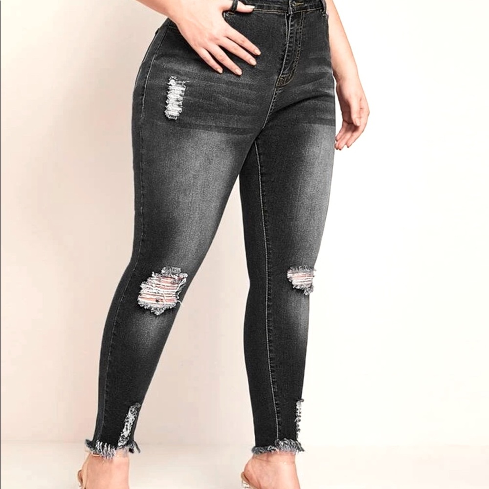 🔥🖤RIPPED HEM-Jeans🖤🔥